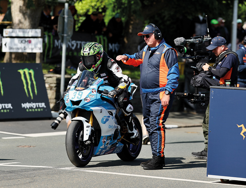 départ du circuit du tourist trophy pour les essais