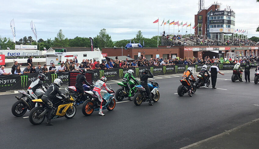 départ des essais du tourist trophy