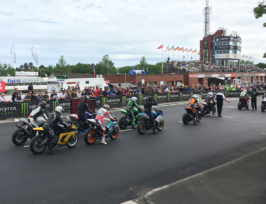 départ des essais du tourist trophy