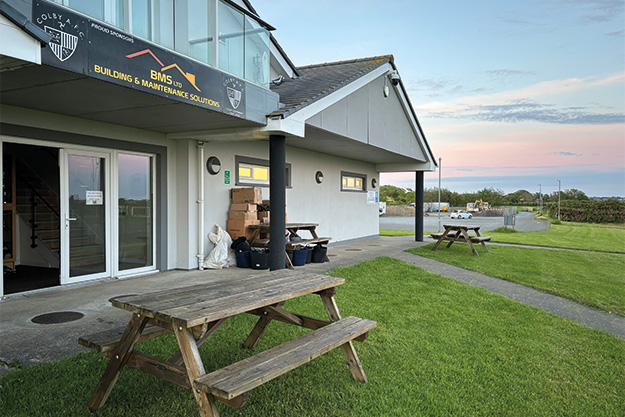 extérieur du clubhouse du campement tourist trophy