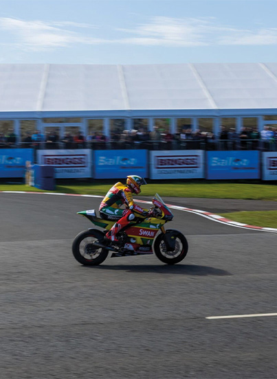 assister aux courses de la north west 200 2026