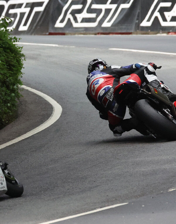 les pilotes et équipes qui participent au tourist trophy 2025