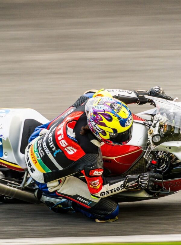 pilote gabriel pons sur sa moto